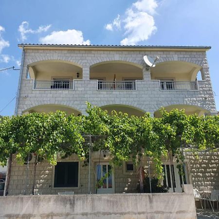 Apartments Gojevic Бол Екстер'єр фото