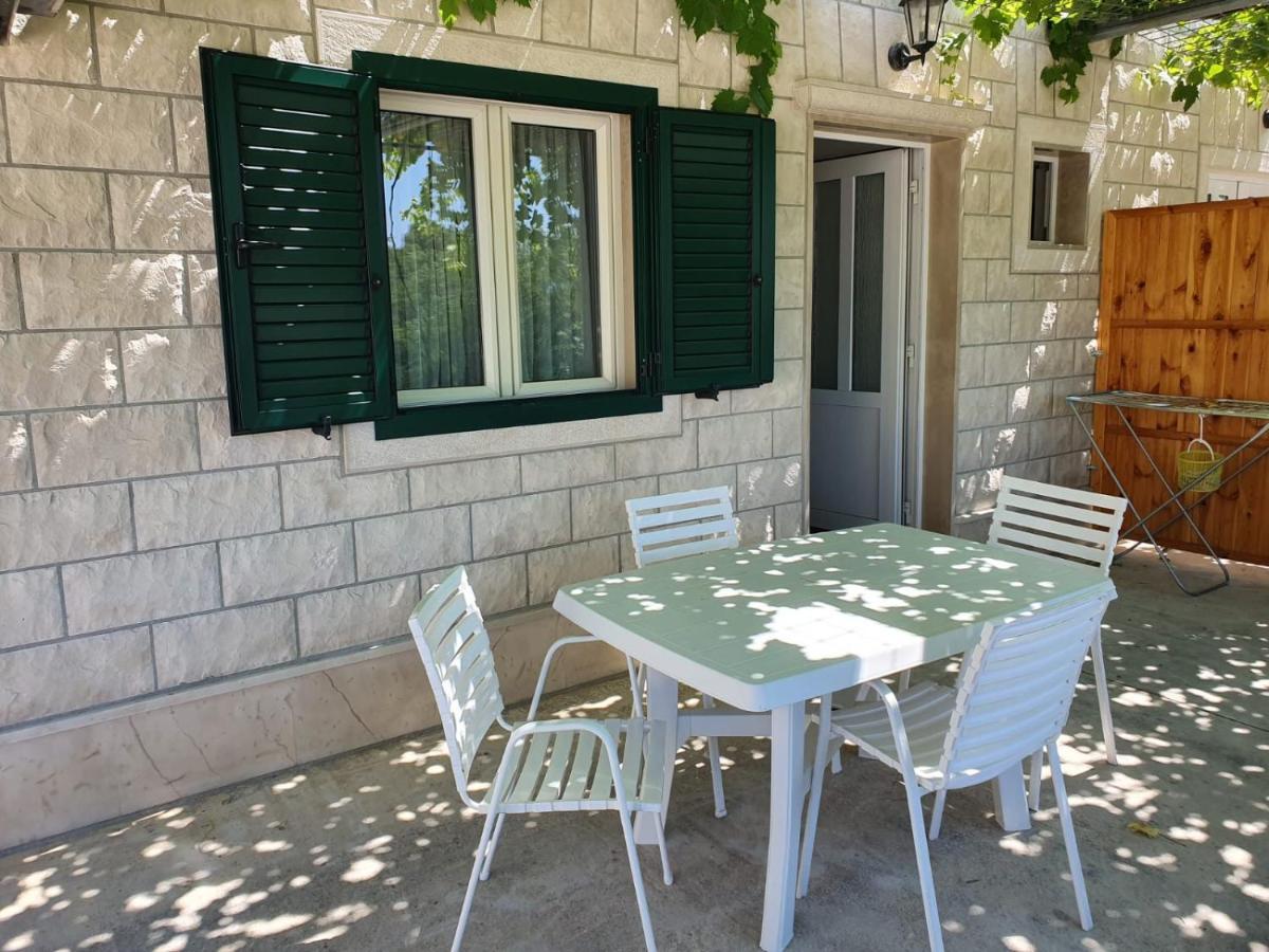Apartments Gojevic Бол Екстер'єр фото