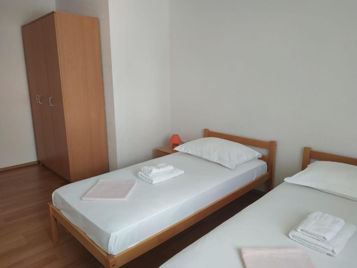 Apartments Gojevic Бол Екстер'єр фото