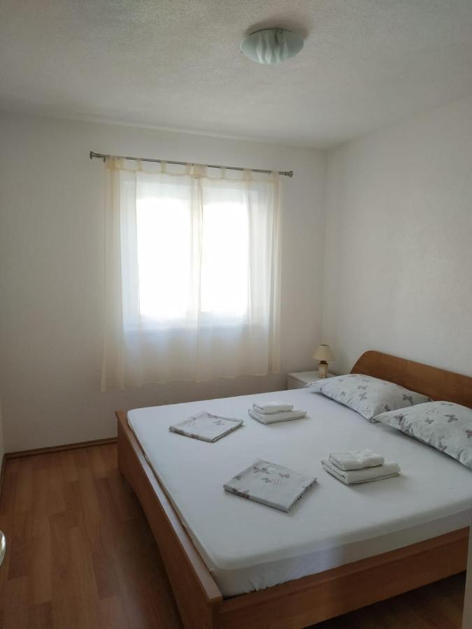 Apartments Gojevic Бол Екстер'єр фото