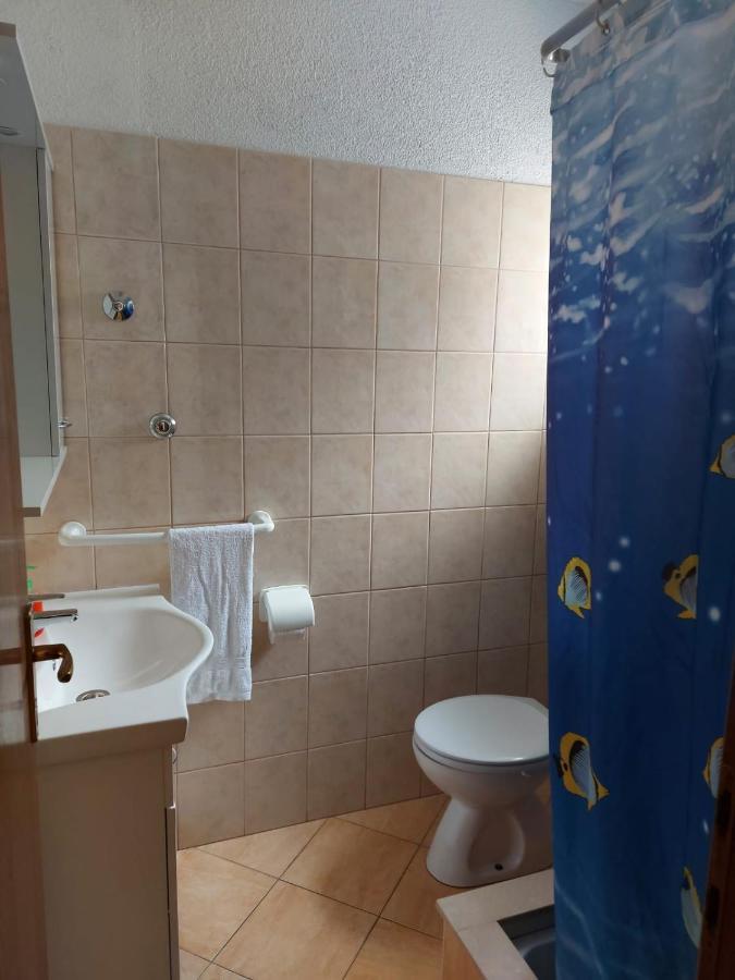 Apartments Gojevic Бол Екстер'єр фото