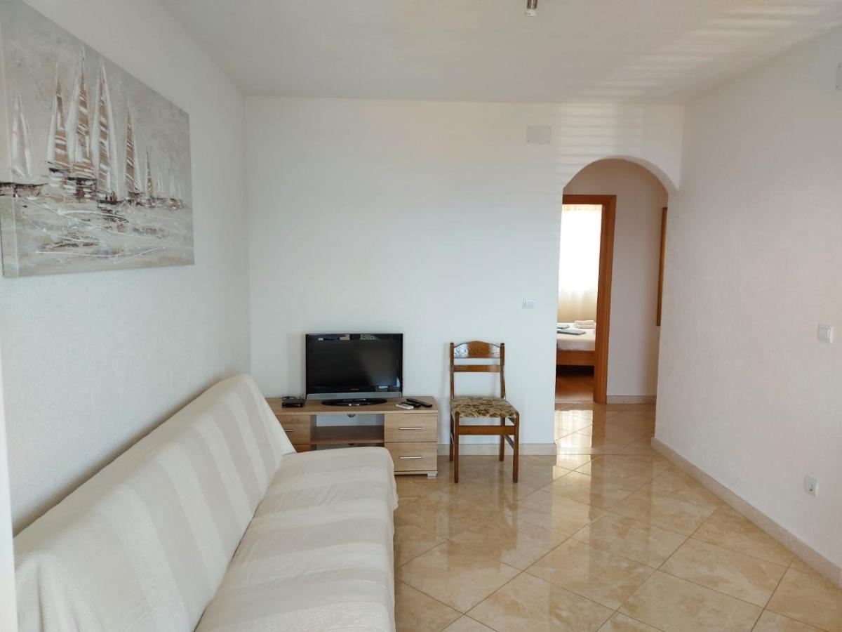 Apartments Gojevic Бол Екстер'єр фото