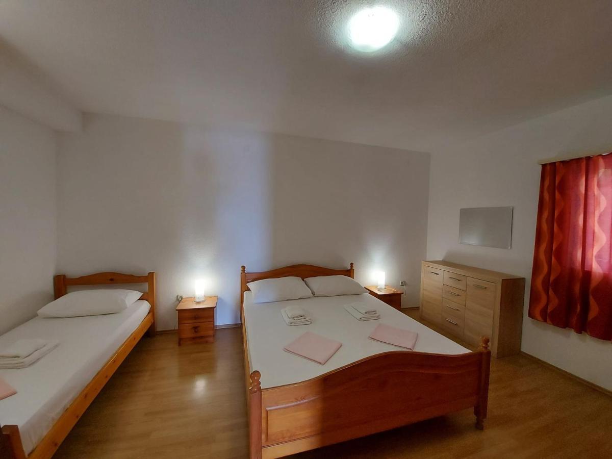 Apartments Gojevic Бол Екстер'єр фото