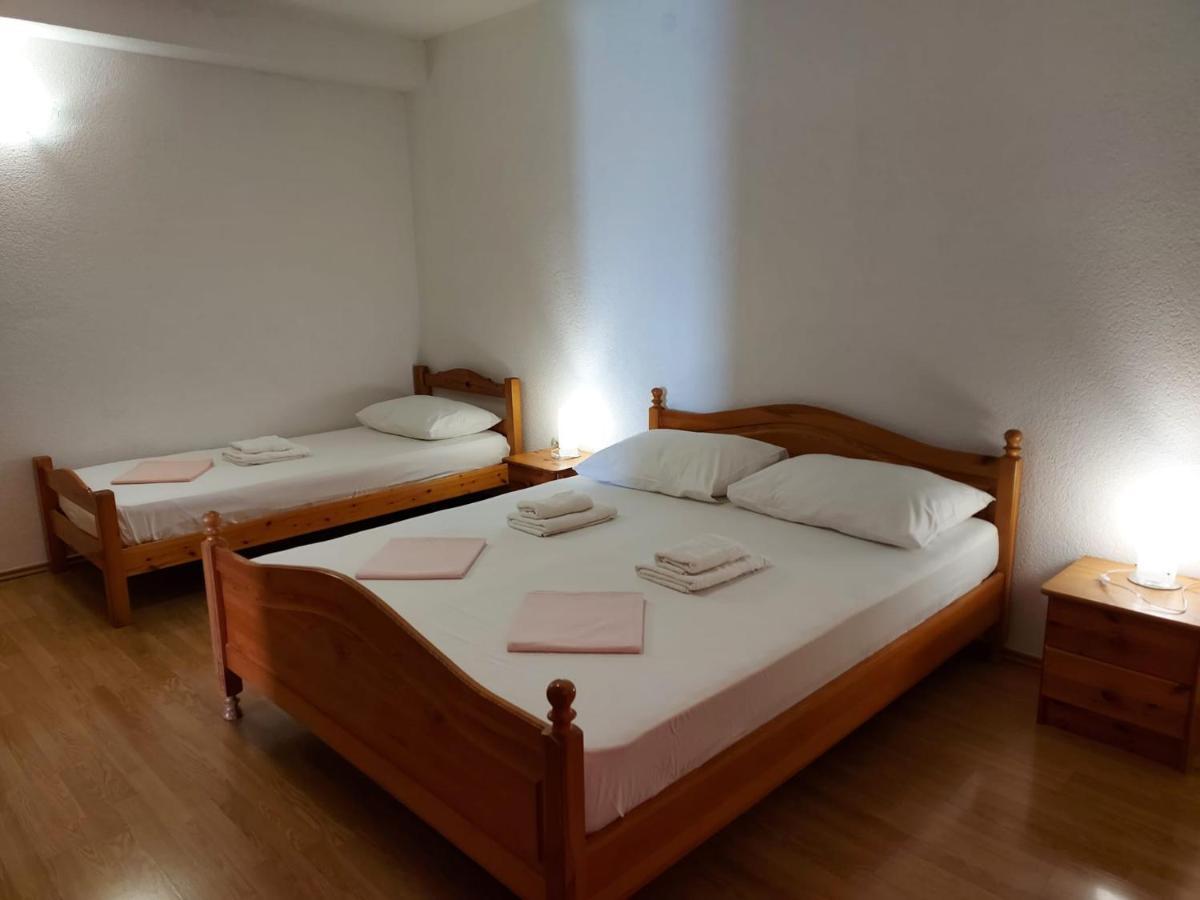 Apartments Gojevic Бол Екстер'єр фото