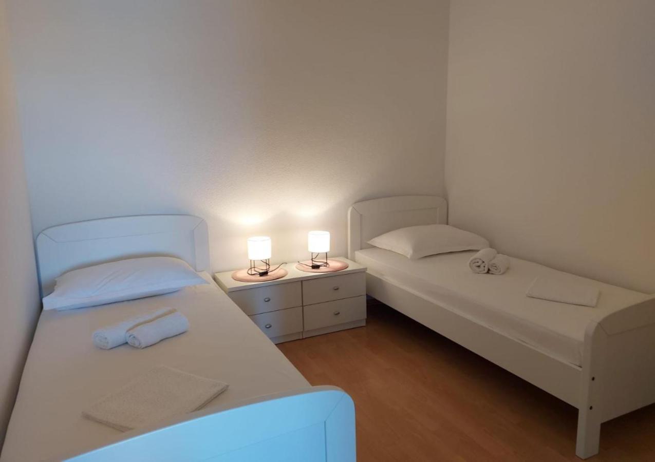 Apartments Gojevic Бол Екстер'єр фото