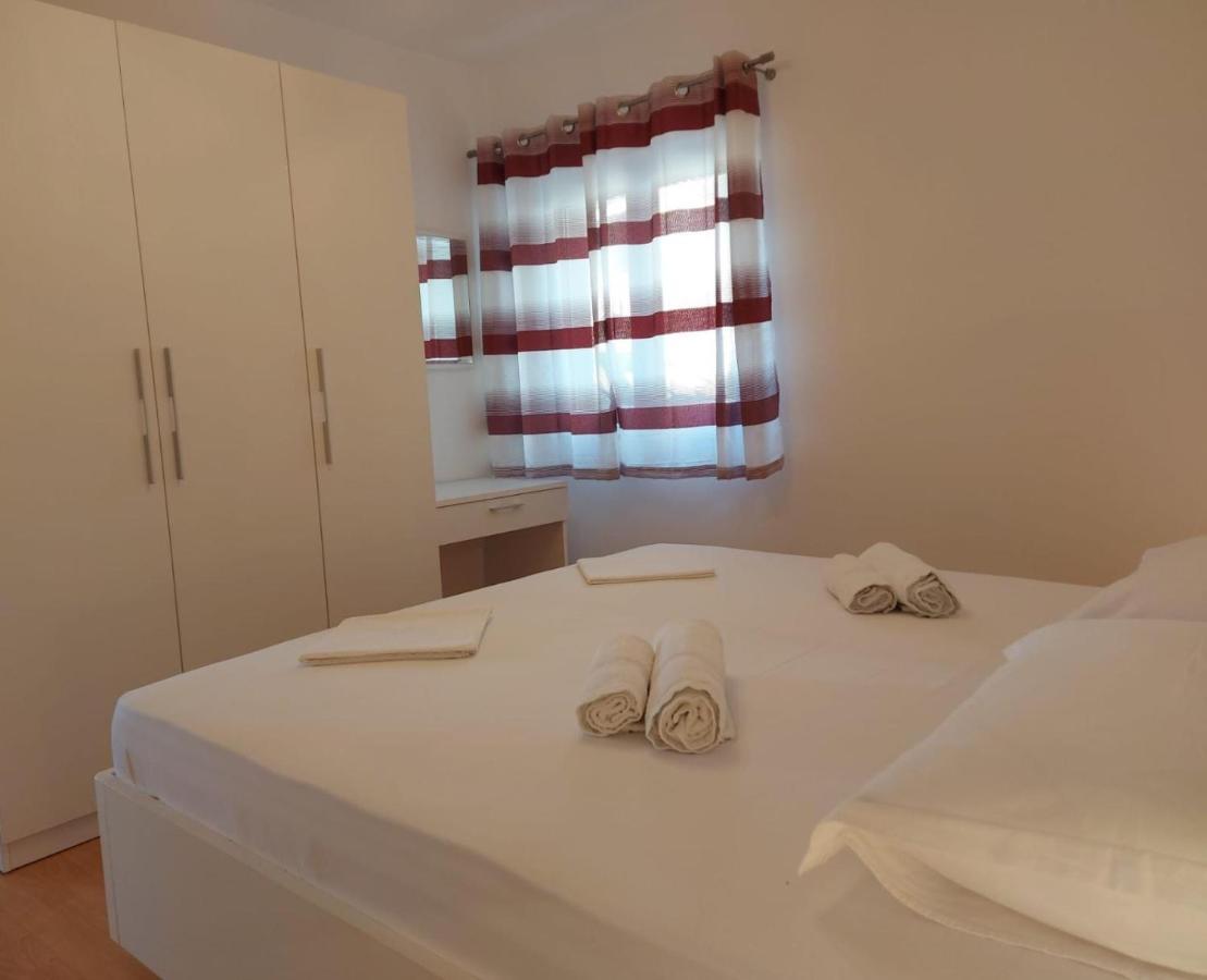 Apartments Gojevic Бол Екстер'єр фото