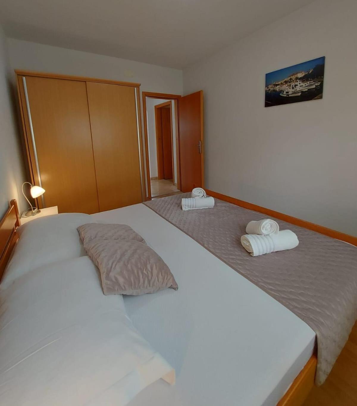 Apartments Gojevic Бол Екстер'єр фото
