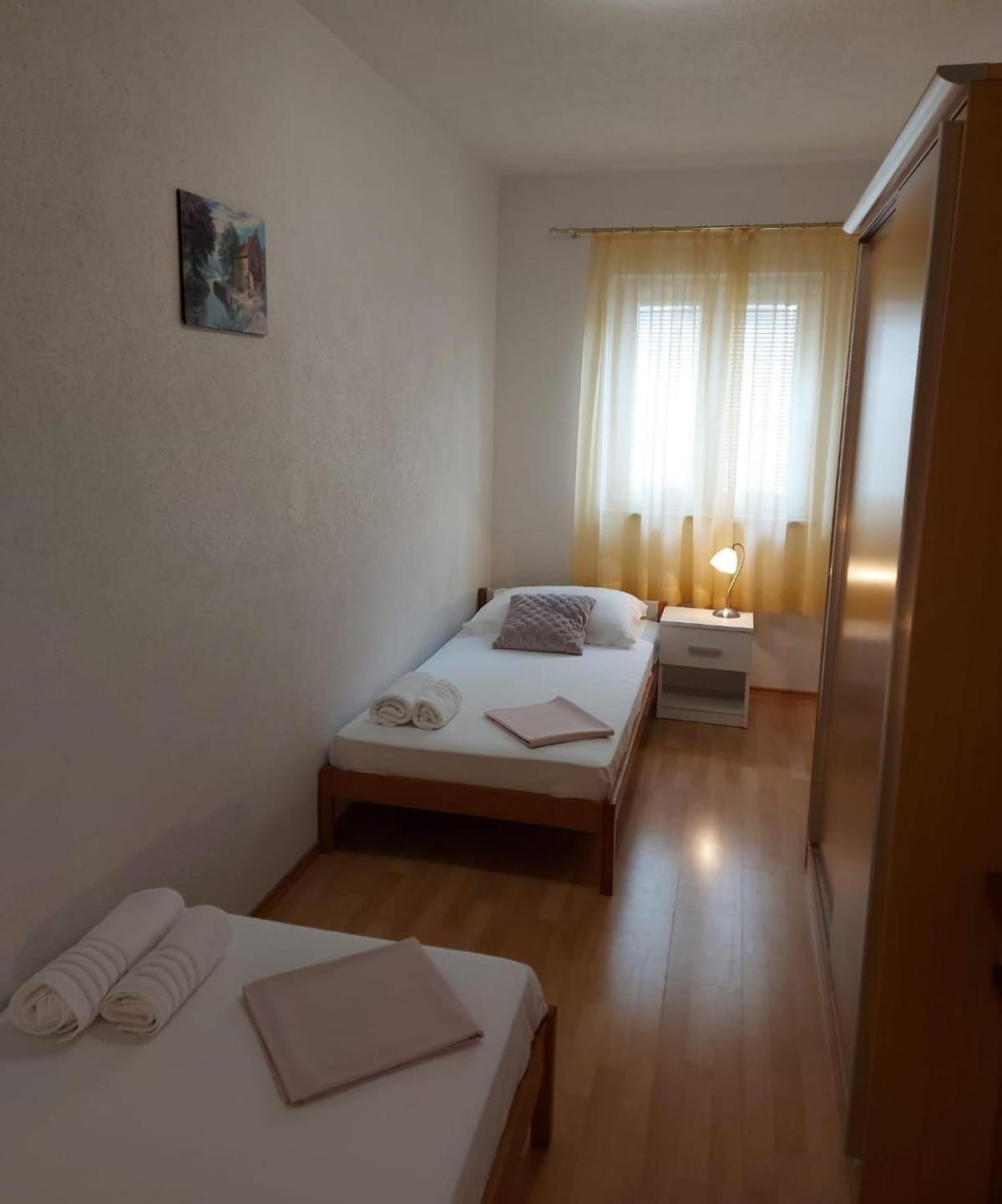 Apartments Gojevic Бол Екстер'єр фото
