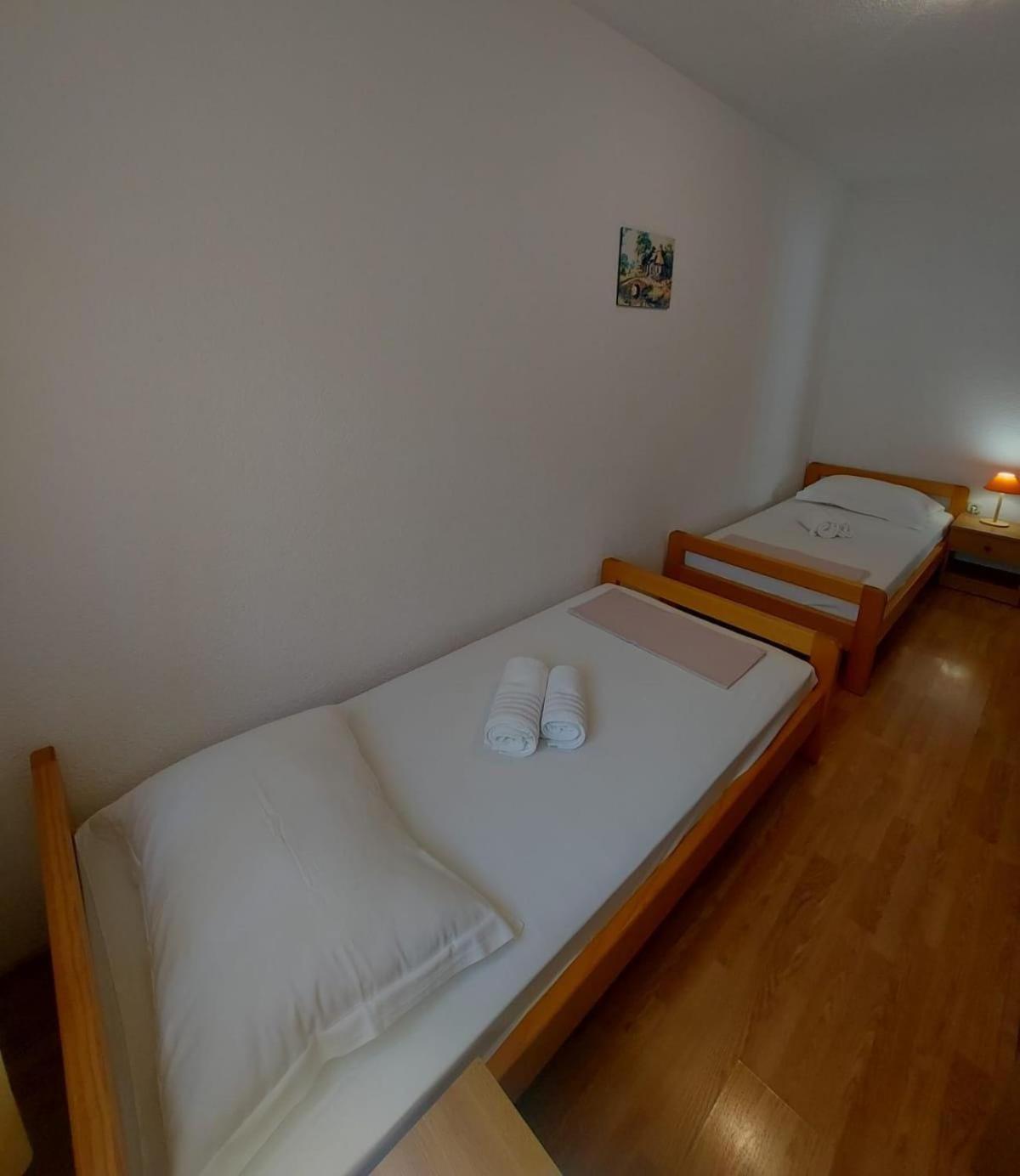 Apartments Gojevic Бол Екстер'єр фото