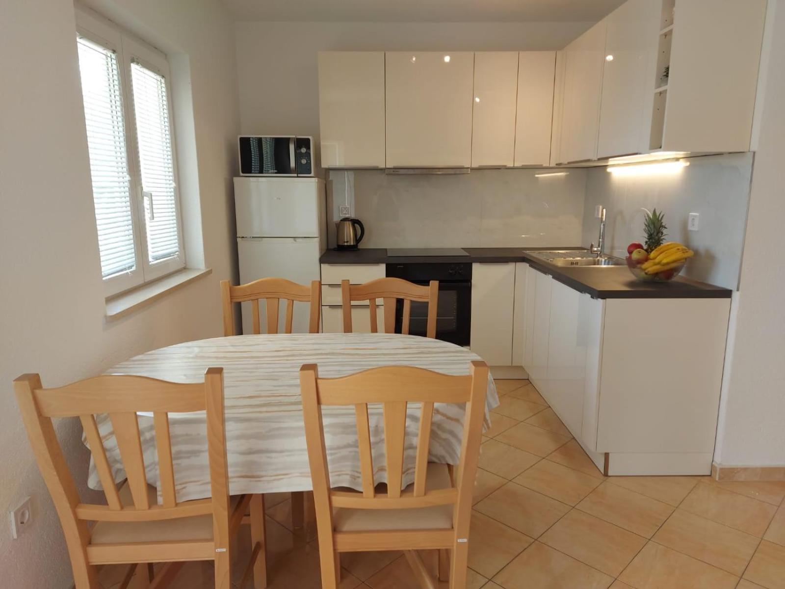 Apartments Gojevic Бол Екстер'єр фото